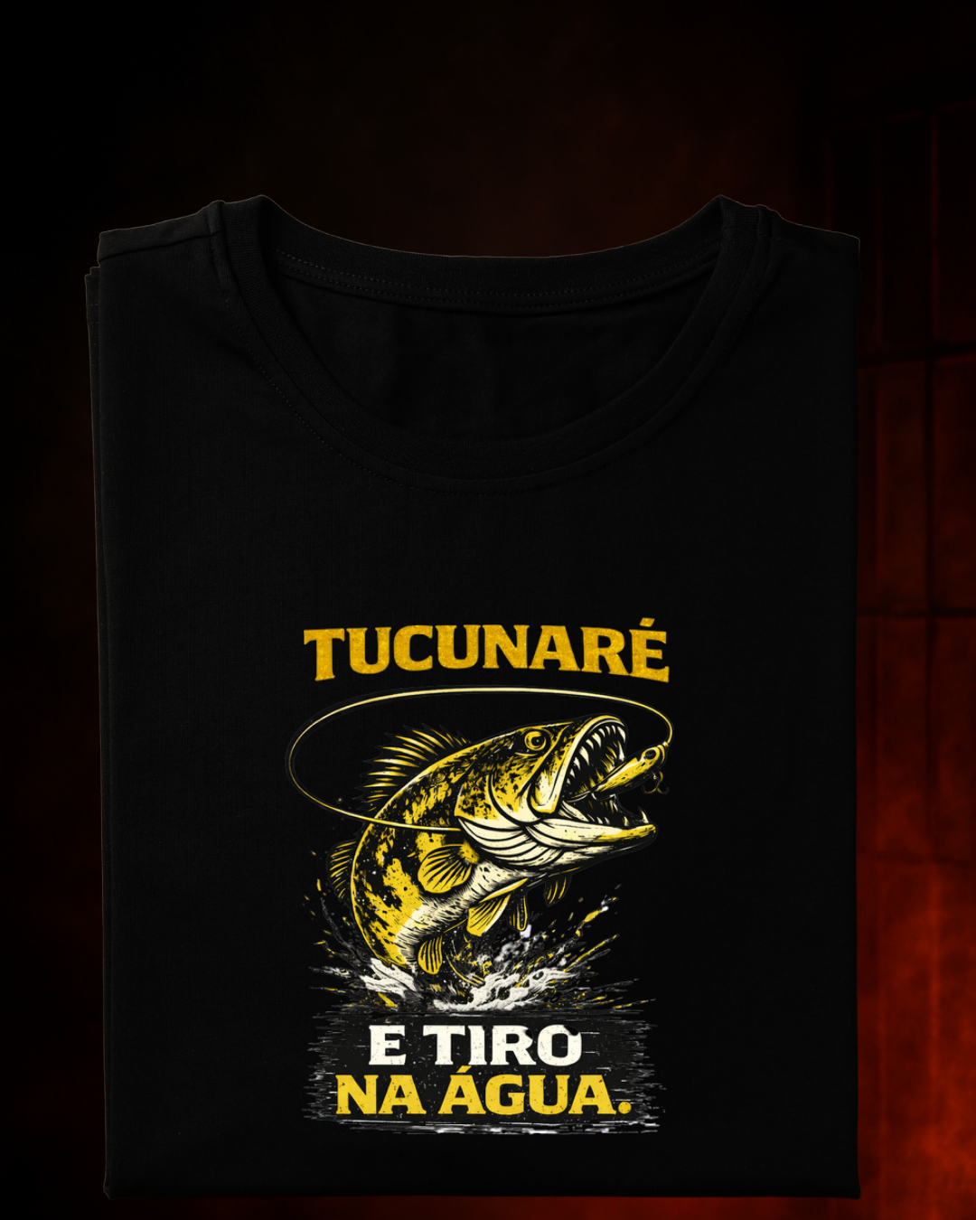 Camiseta Tucunaré é Tiro na Água detalhe estampa - Smokey Wear