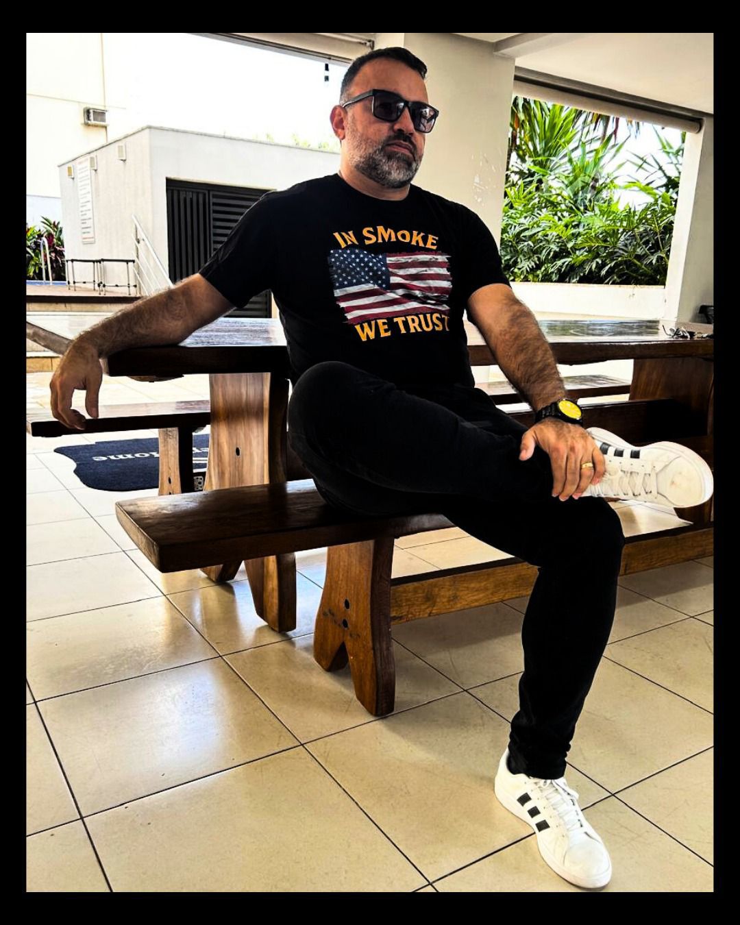 Camiseta In Smoke We Trust modelo brasa - Smokey Wear