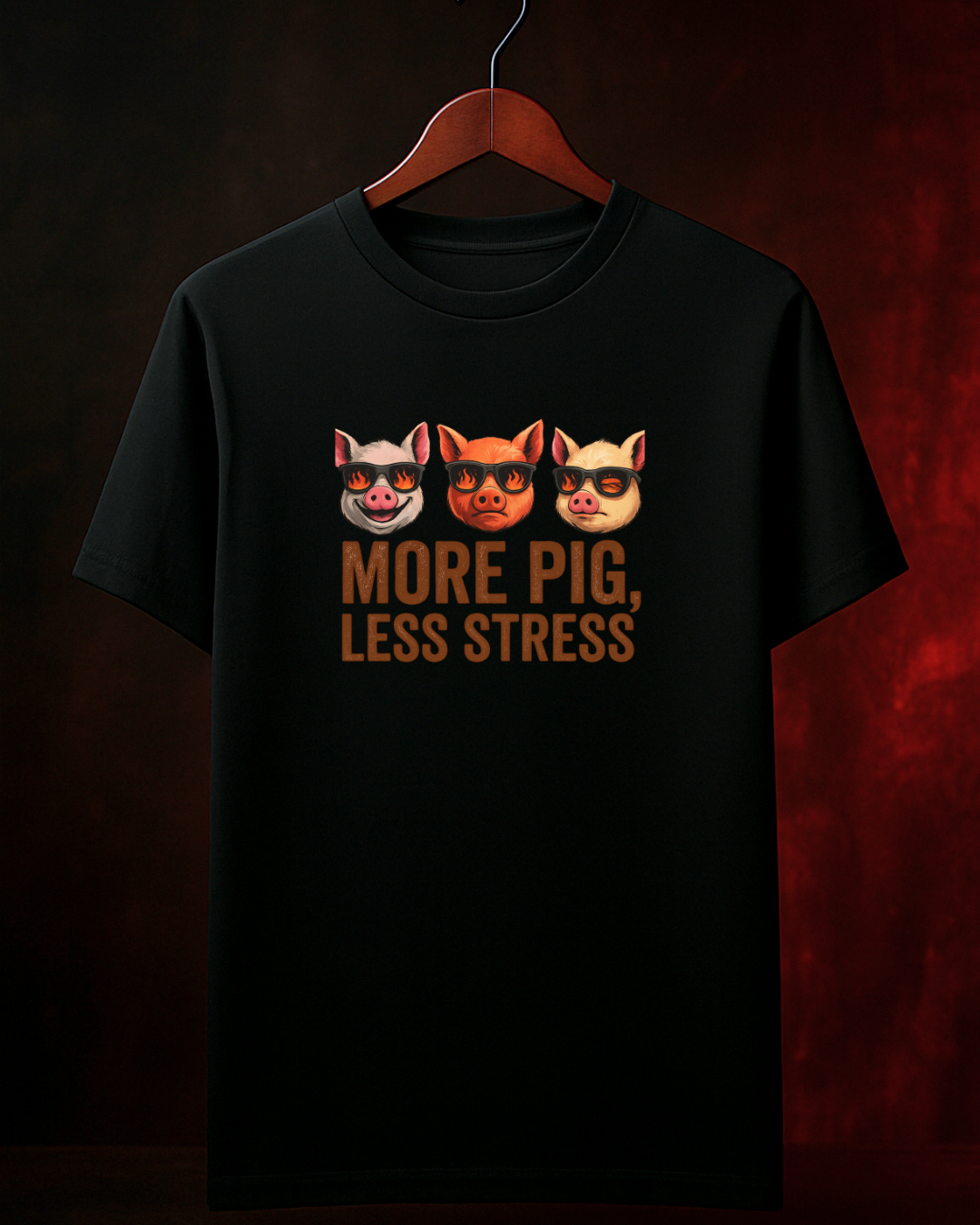 CAMISETA "MORE PIG, LESS STRESS" — Preta ou Branca | 100% Algodão | Tamanhos P ao 4G